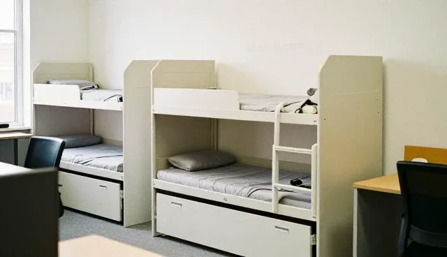 多功能储物床设计如何解决空间浪费问题，尺寸定制成关键